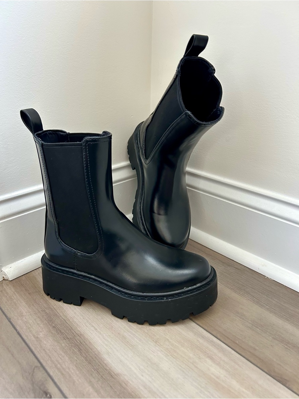 H&M Platform Chelsea Boots - Women Size 6